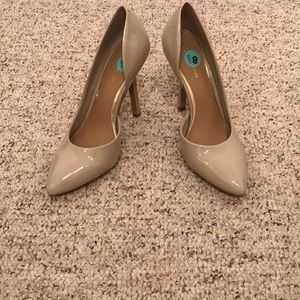 Nude Pumps